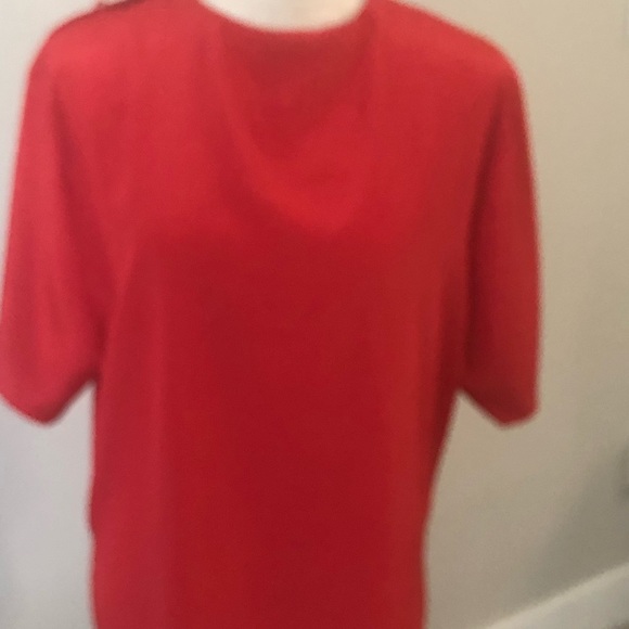 Red woman’s blouse - Picture 4 of 12